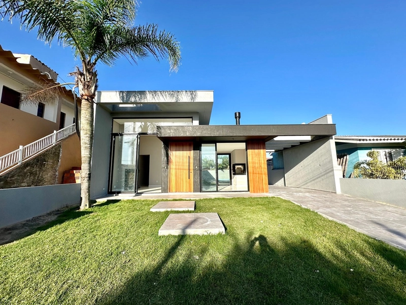 CASA ESTILO CONDOMÍNIO FECHADO - 3 SUÍTES - PRÓXIMO AO MAR: 2ª foto da galeria de imagens do imóvel