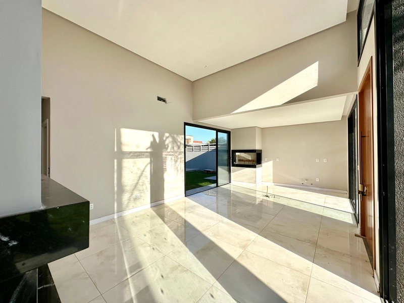 CASA ESTILO CONDOMÍNIO FECHADO - 3 SUÍTES - PRÓXIMO AO MAR: 5ª foto da galeria de imagens do imóvel
