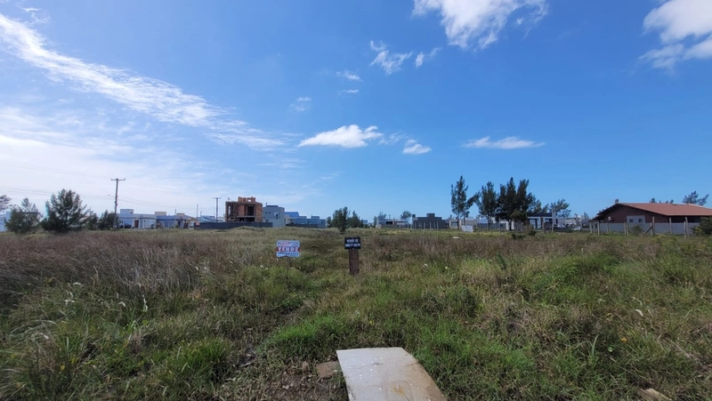 terreno proximo a venida principal do bairro Jardim beira Mar: 1ª foto da galeria de imagens do imóvel