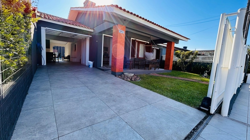 Casa 3 dormitórios poucos metros do mar!: 2ª foto da galeria de imagens do imóvel