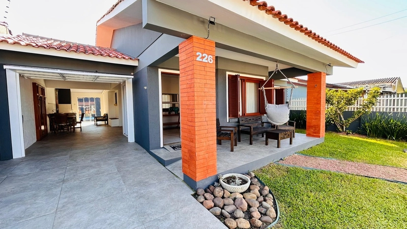 Casa 3 dormitórios poucos metros do mar!: 3ª foto da galeria de imagens do imóvel