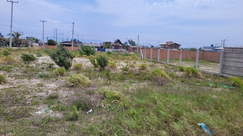 Torrando terreno inteiro em Capão Novo: 1ª foto da galeria de imagens do imóvel