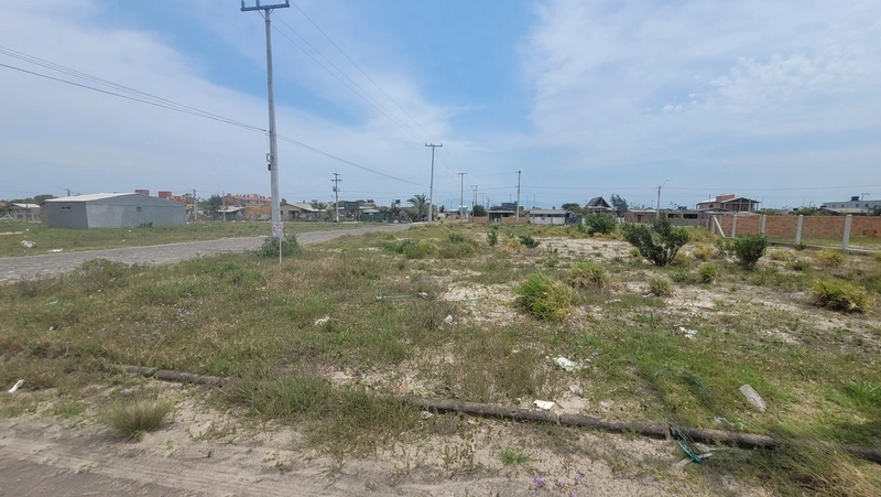 Torrando terreno inteiro em Capão Novo: 2ª foto da galeria de imagens do imóvel
