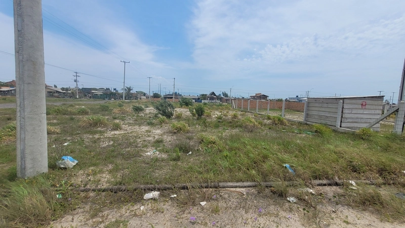 Torrando terreno inteiro em Capão Novo: 3ª foto da galeria de imagens do imóvel