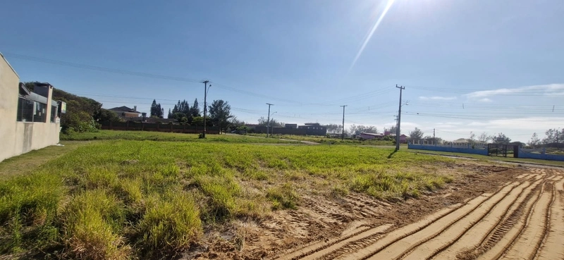 TERRENO 1 QUADRA DO MAR - PRONTO PRA CONSTRUIR !: 3ª foto da galeria de imagens do imóvel