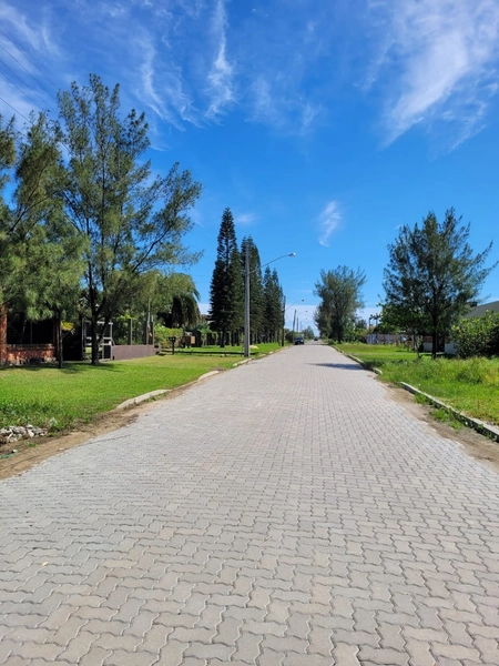TERRENO AMPLO 360M² HÁ 1 QUADRA DO MAR: 3ª foto da galeria de imagens do imóvel