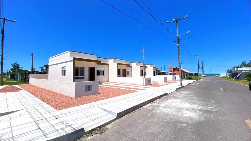 CASA HÁ 50 METROS DO MAR - 2 DORMITÓRIOS: 1ª foto da galeria de imagens do imóvel