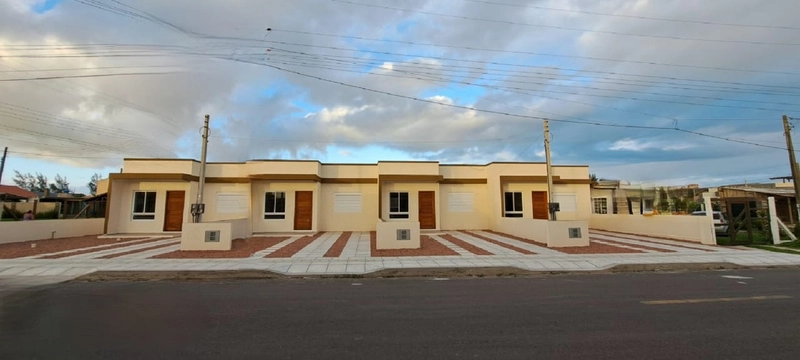 CASA DE ESQUINA HÁ 50 METROS DO MAR - 2 DORMITÓRIOS: 4ª foto da galeria de imagens do imóvel