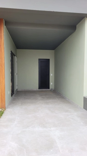 EXCELENTE SOBRADO DE ESQUINA COM TRÊS DORMITÓRIOS- LADO MAR: 3ª foto da galeria de imagens do imóvel