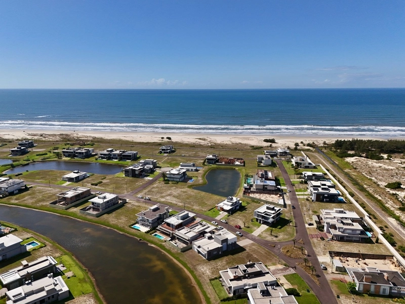 COSTA SERENA CONDOMÍNIO A BEIRA MAR CASA À VENDA A BEIRA LAGO: 2ª foto da galeria de imagens do imóvel