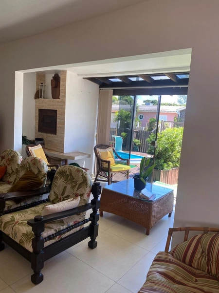 Excelente Casa 4 Dormitórios com Piscina próximo ao Mar: 7ª foto da galeria de imagens do imóvel