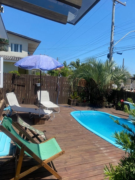 Excelente Casa 4 Dormitórios com Piscina próximo ao Mar: 2ª foto da galeria de imagens do imóvel