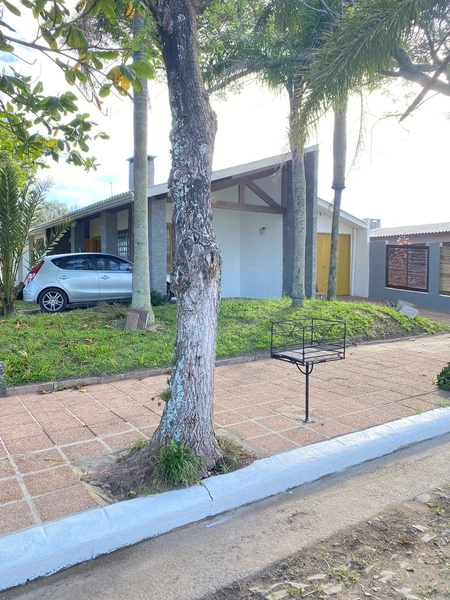 LINDA CASA DE ESQUINA COM 4 DORMITÓRIOS SENDO 2 SUÍTES LADO MAR: 5ª foto da galeria de imagens do imóvel