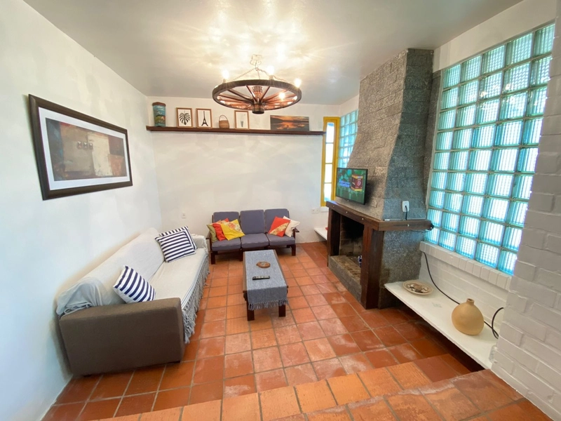 LINDA CASA DE ESQUINA COM 4 DORMITÓRIOS SENDO 2 SUÍTES LADO MAR: 8ª foto da galeria de imagens do imóvel