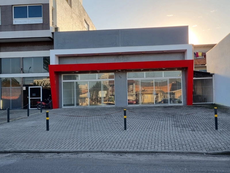 Amplo Pavilhão Bem Localizado Pronto para Uso em Capão da Canoa -RS: 1ª foto da galeria de imagens do imóvel