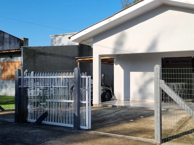 CASA A BEIRA MAR NA PRAIA DO BARCO PRONTA PARA USO - CAPÃO DA CANOA: 2ª foto da galeria de imagens do imóvel