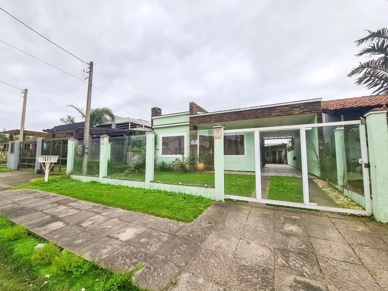 CASA ÓTIMA, MUITO BEM LOCALIZADA PERTO DO MAR, TODA MOBILIADA- GUARANI: 2ª foto da galeria de imagens do imóvel