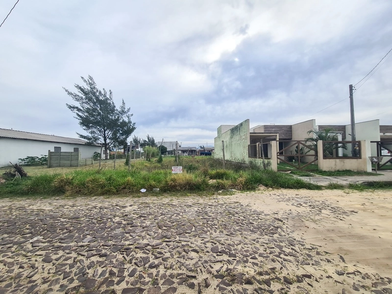 EXCELENTE TERRENO DE ESQUINA: 1ª foto da galeria de imagens do imóvel