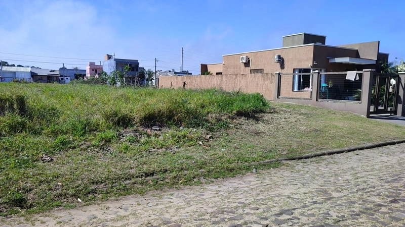 Terreno no posto 4 bom para você investir,construir ou morar.: 1ª foto da galeria de imagens do imóvel