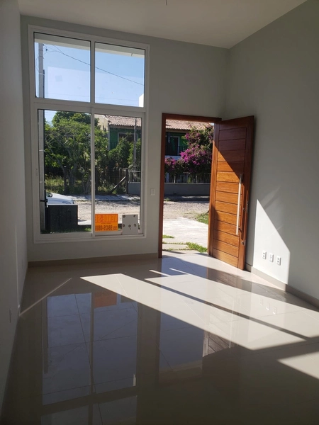 Casa com dois dormitórios próxima a praia: 5ª foto da galeria de imagens do imóvel