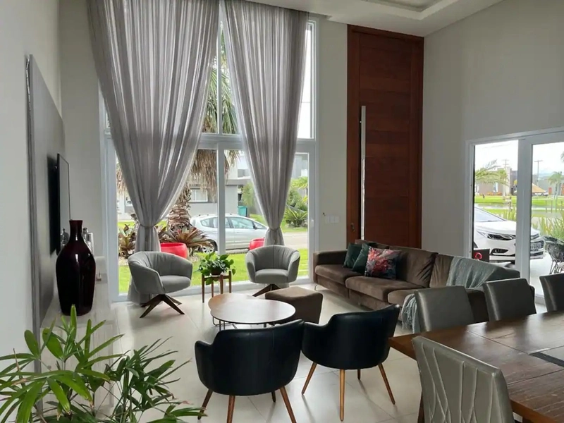 Casa dos sonhos no condomínio Dubai com piscina e 4 suítes: 2ª foto da galeria de imagens do imóvel