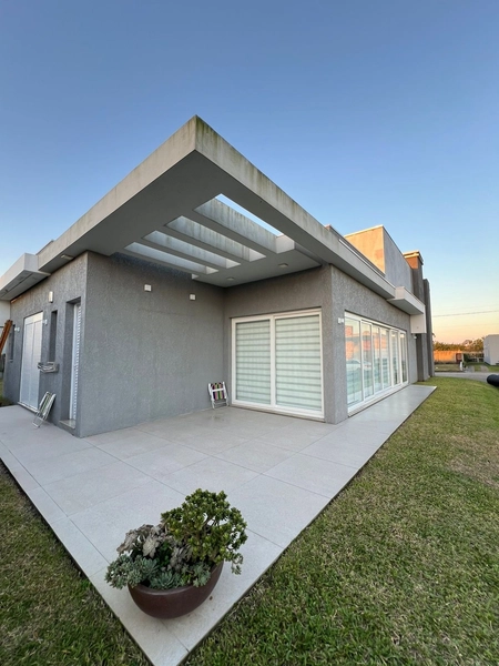 Casa com 3 suítes no condomínio Dubai: 6ª foto da galeria de imagens do imóvel