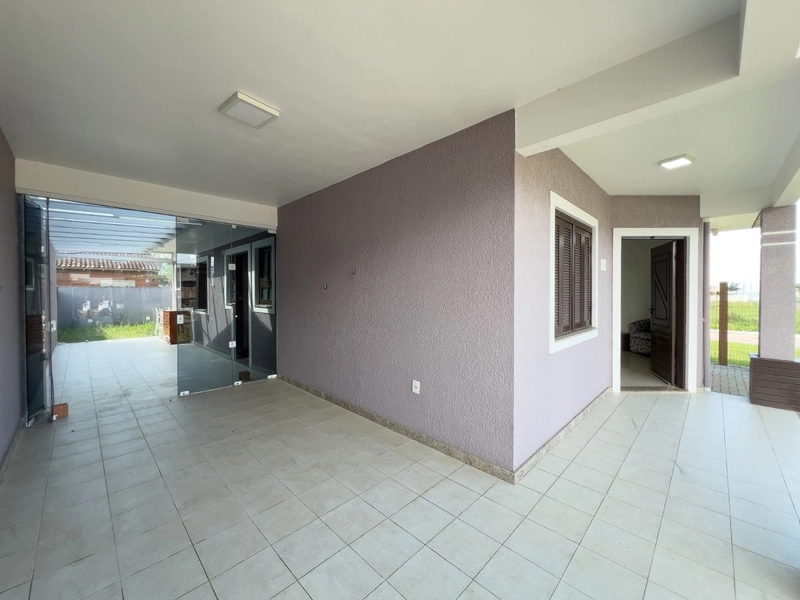 Casa com 3 dormitórios à 190m do mar: 3ª foto da galeria de imagens do imóvel