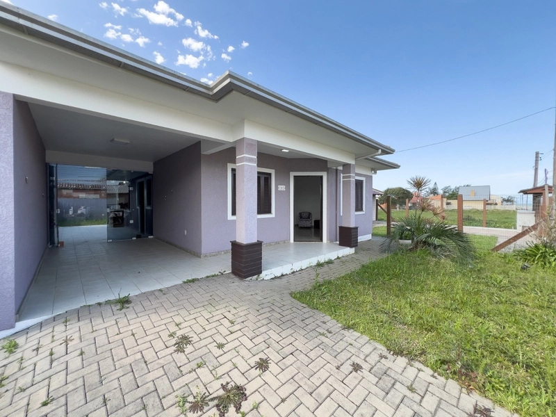 Casa com 3 dormitórios à 190m do mar: 4ª foto da galeria de imagens do imóvel