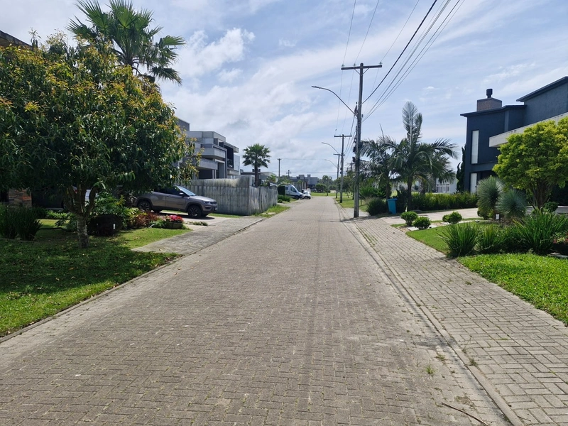 Terreno perfeito para se morar no condomínio Dubai: 3ª foto da galeria de imagens do imóvel