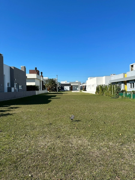 Terreno no condomínio Dubai perfeito para construir: 1ª foto da galeria de imagens do imóvel