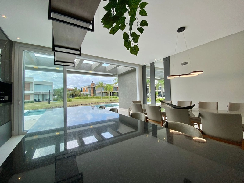 Casa com 4 suítes e piscina no condomínio Ilhas Resort: 5ª foto da galeria de imagens do imóvel
