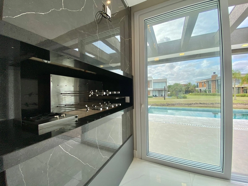 Casa com 4 suítes e piscina no condomínio Ilhas Resort: 4ª foto da galeria de imagens do imóvel
