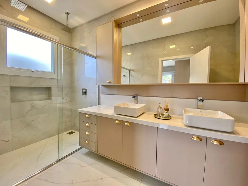 Casa com 4 suítes e piscina no condomínio Ilhas Resort: 6ª foto da galeria de imagens do imóvel