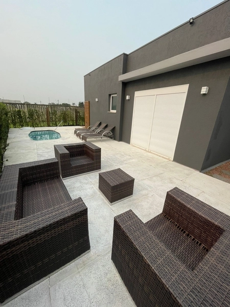 Casa com 3 suítes e piscina no condomínio Ihas Resort: 2ª foto da galeria de imagens do imóvel