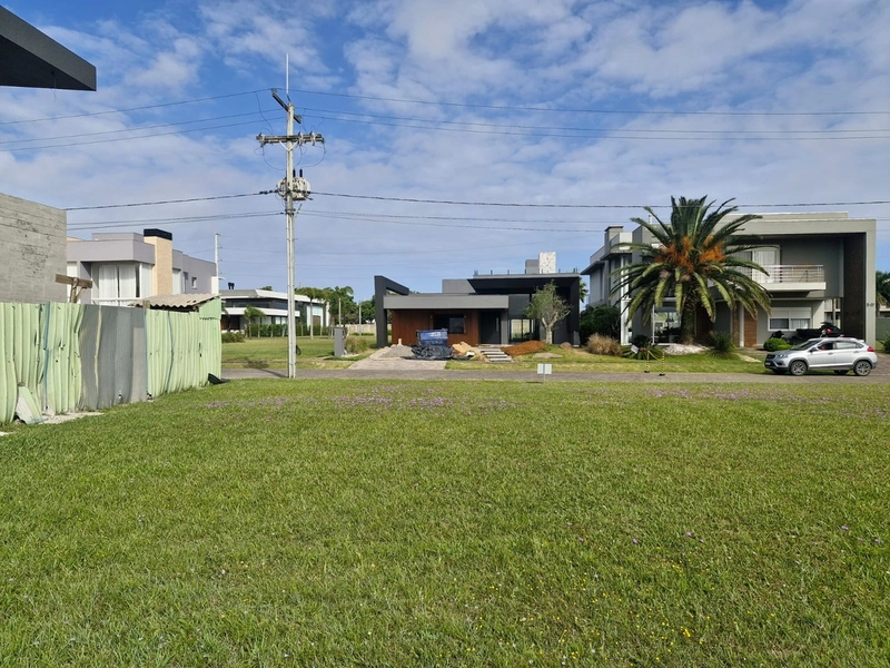 Terreno com 608m² frente Leste no condomínio Ilhas Resort: 2ª foto da galeria de imagens do imóvel