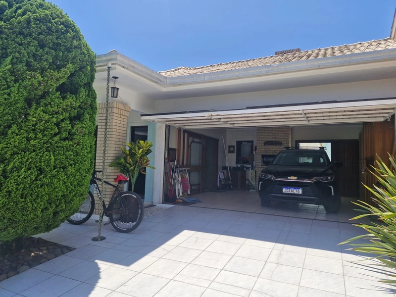 Casa a uma quadra do mar com 4 dormitórios: 6ª foto da galeria de imagens do imóvel
