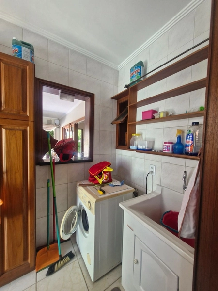 Casa a uma quadra do mar com 4 dormitórios: 24ª foto da galeria de imagens do imóvel
