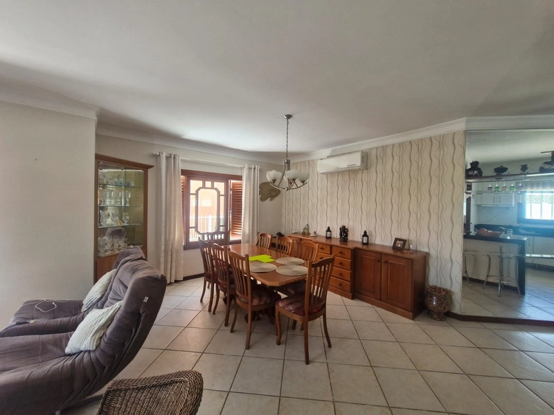 Casa a uma quadra do mar com 4 dormitórios: 32ª foto da galeria de imagens do imóvel