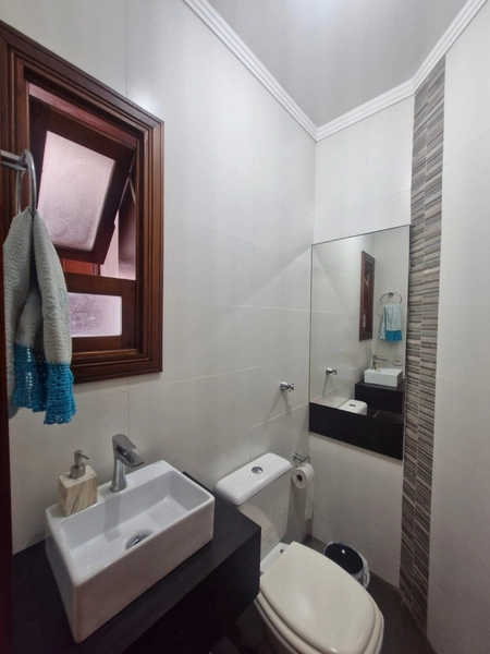 Casa a uma quadra do mar com 4 dormitórios: 26ª foto da galeria de imagens do imóvel