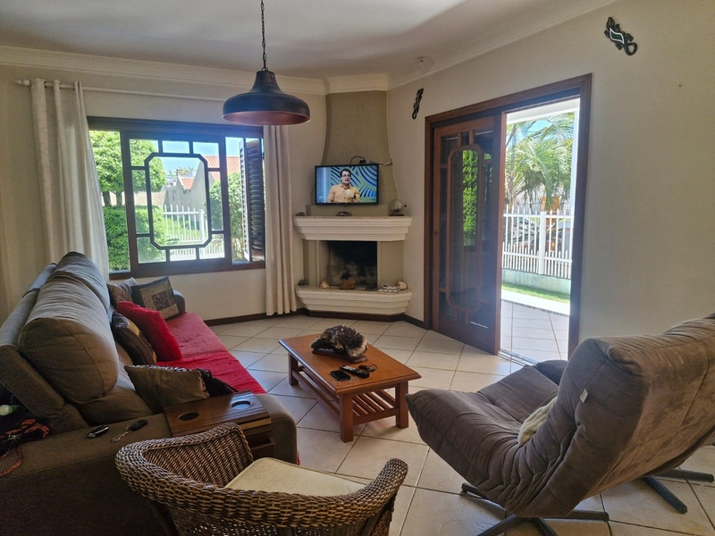 Casa a uma quadra do mar com 4 dormitórios: 27ª foto da galeria de imagens do imóvel