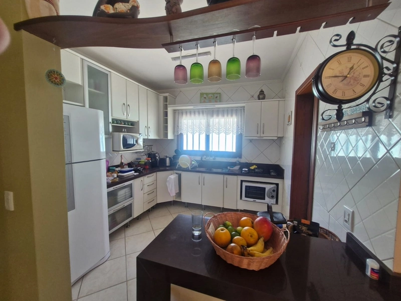 Casa a uma quadra do mar com 4 dormitórios: 28ª foto da galeria de imagens do imóvel