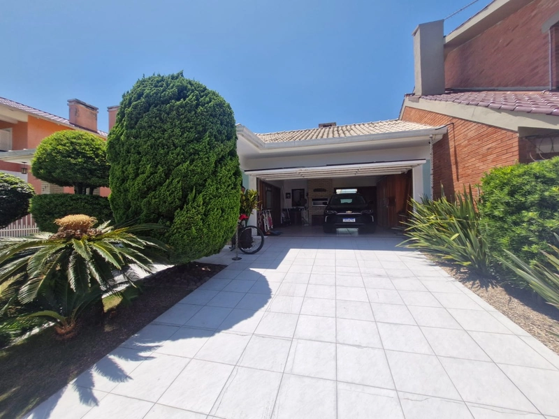 Casa a uma quadra do mar com 4 dormitórios: 5ª foto da galeria de imagens do imóvel