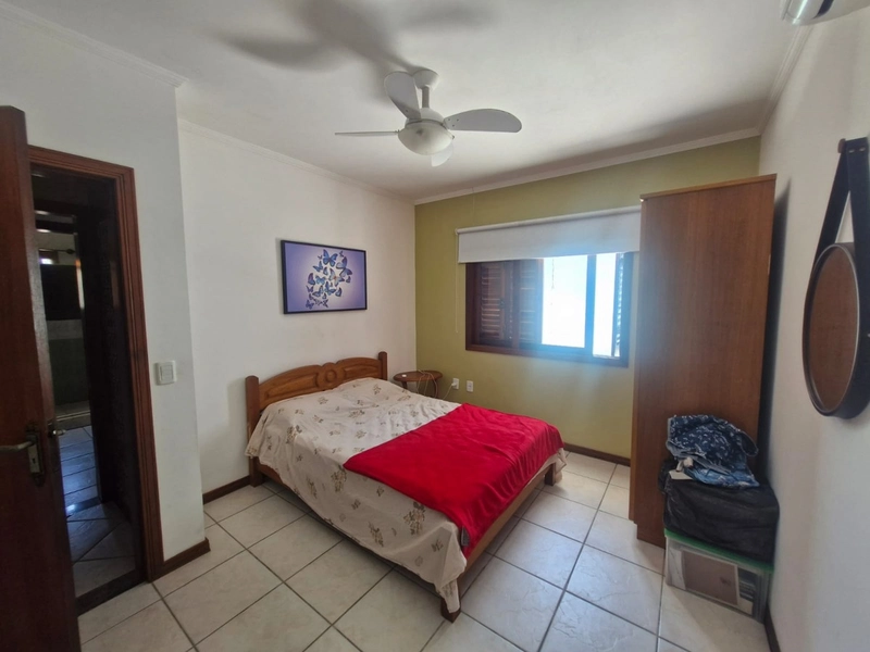 Casa a uma quadra do mar com 4 dormitórios: 22ª foto da galeria de imagens do imóvel