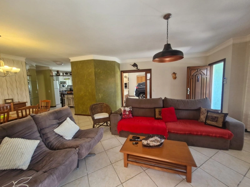 Casa a uma quadra do mar com 4 dormitórios: 11ª foto da galeria de imagens do imóvel