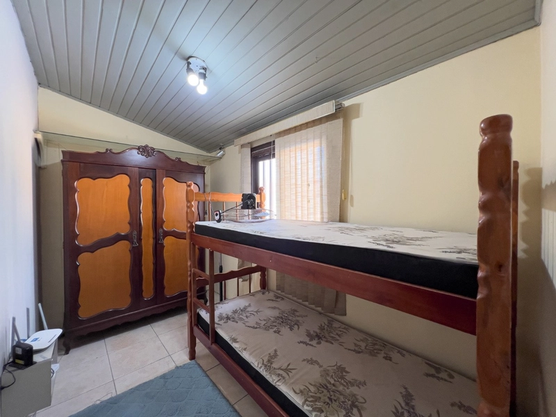 Casa com piscina e 3 dormitórios no bairro Jardim Beira Mar: 9ª foto da galeria de imagens do imóvel