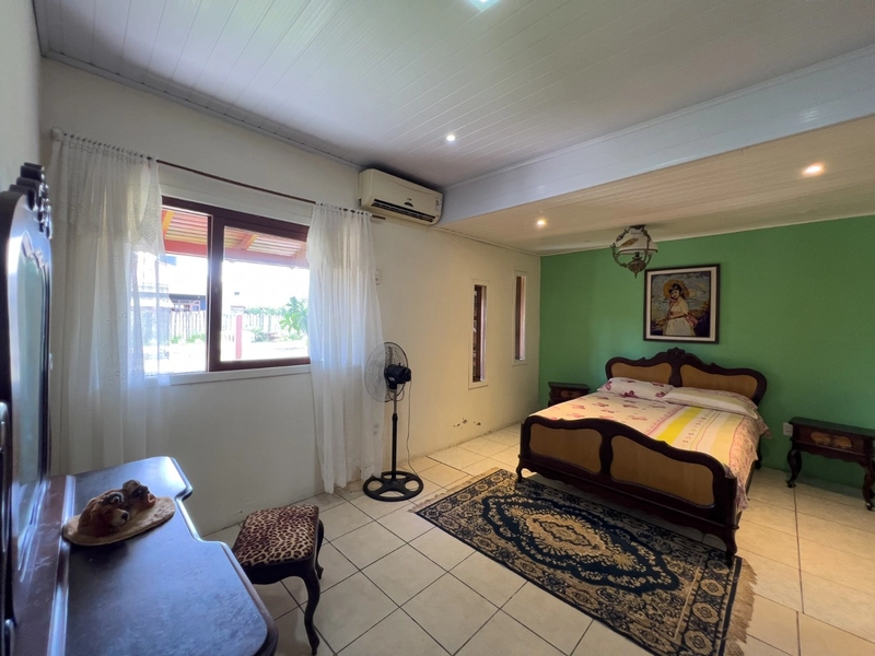 Casa com piscina e 3 dormitórios no bairro Jardim Beira Mar: 2ª foto da galeria de imagens do imóvel