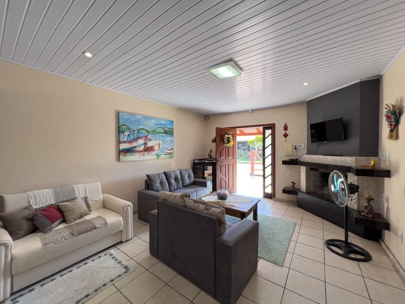 Casa com piscina e 3 dormitórios no bairro Jardim Beira Mar: 7ª foto da galeria de imagens do imóvel