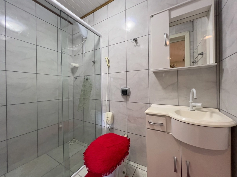 Casa com piscina e 3 dormitórios no bairro Jardim Beira Mar: 6ª foto da galeria de imagens do imóvel
