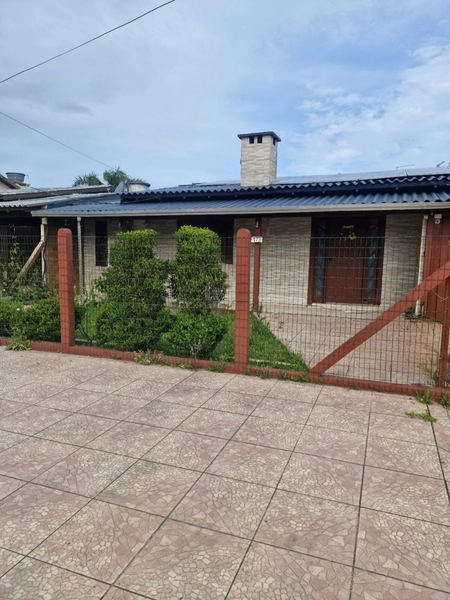 Casa com piscina e 3 dormitórios no bairro Jardim Beira Mar: 29ª foto da galeria de imagens do imóvel