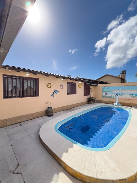 Casa com piscina e 3 dormitórios no bairro Jardim Beira Mar: 20ª foto da galeria de imagens do imóvel